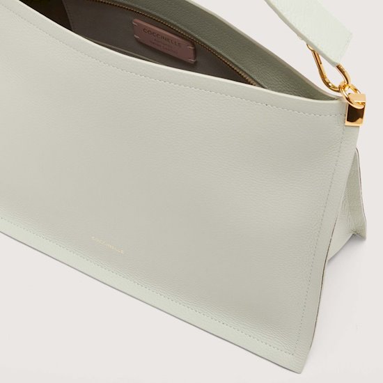 Coccinelle AQFA 130201 Snip celadon green